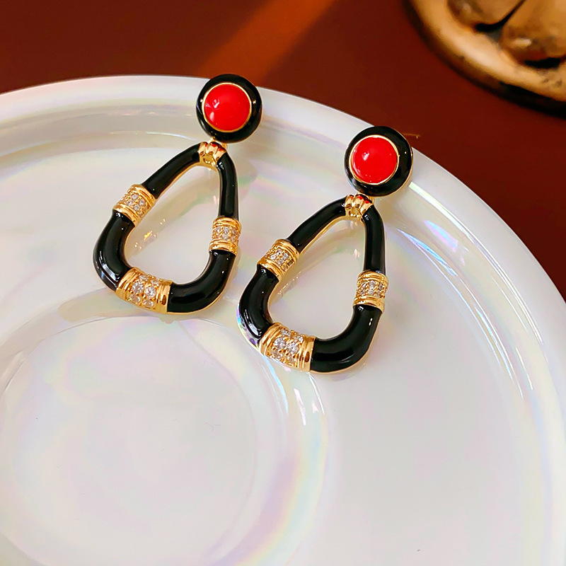 Gotas de agua de color sólido, escamas, borlas, ganchos para las orejas, pendientes largos de alta gama europeos y americanos, tendencia de la moda, pendientes creativos, mujeres