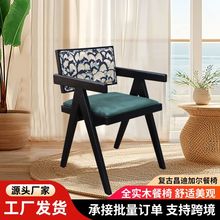 北欧ins风实木软包椅子轻奢靠背休闲椅设计师昌迪加尔白蜡木餐椅