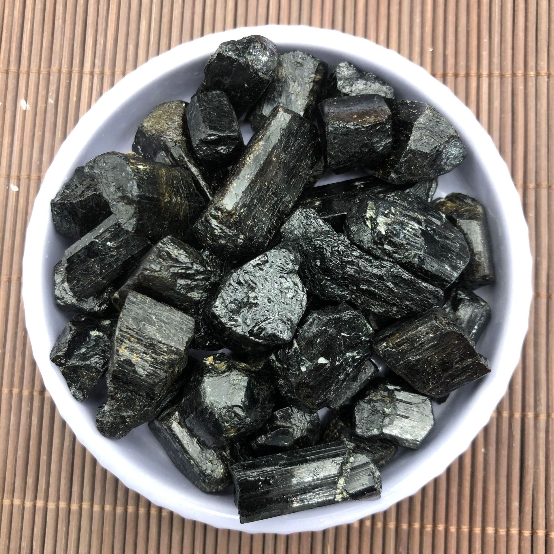 厂家供应汗蒸房用电气石块 黑色电气石颗粒  单晶体电气石