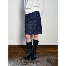 【玳禾】冬季新款休闲高腰麂皮绒经典刺绣百搭短款半身裙女H9970