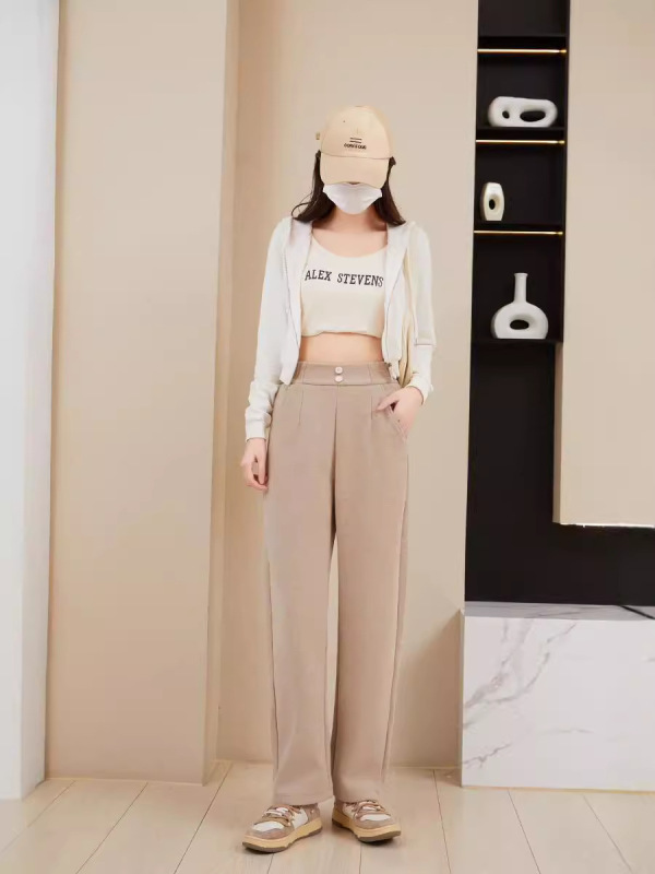 2024秋冬の新型女性はファッションを着ています。|undefined