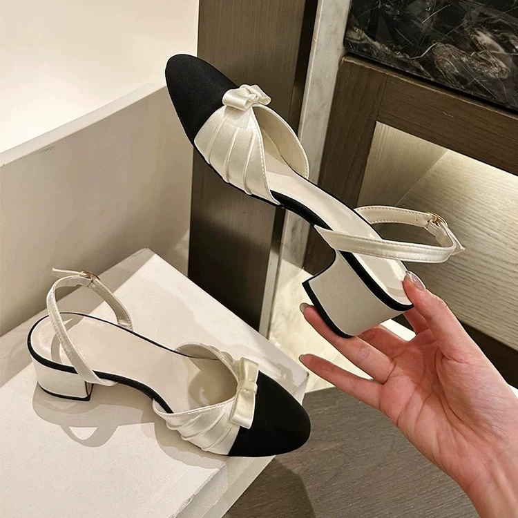 2025 новые мягкие кожаные темпераментные элегантные банты с цветными складками шелковый атлас с круглой головкой на толстом каблуке женские сандалии