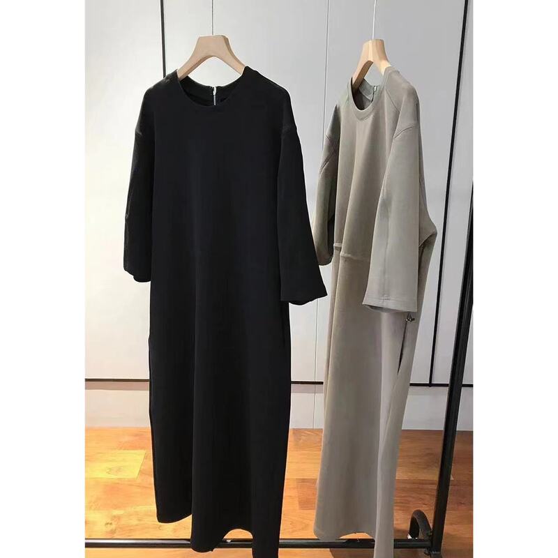 A small black skirt with good style and shape and an aura. Half-height crew neck long dress B0326H