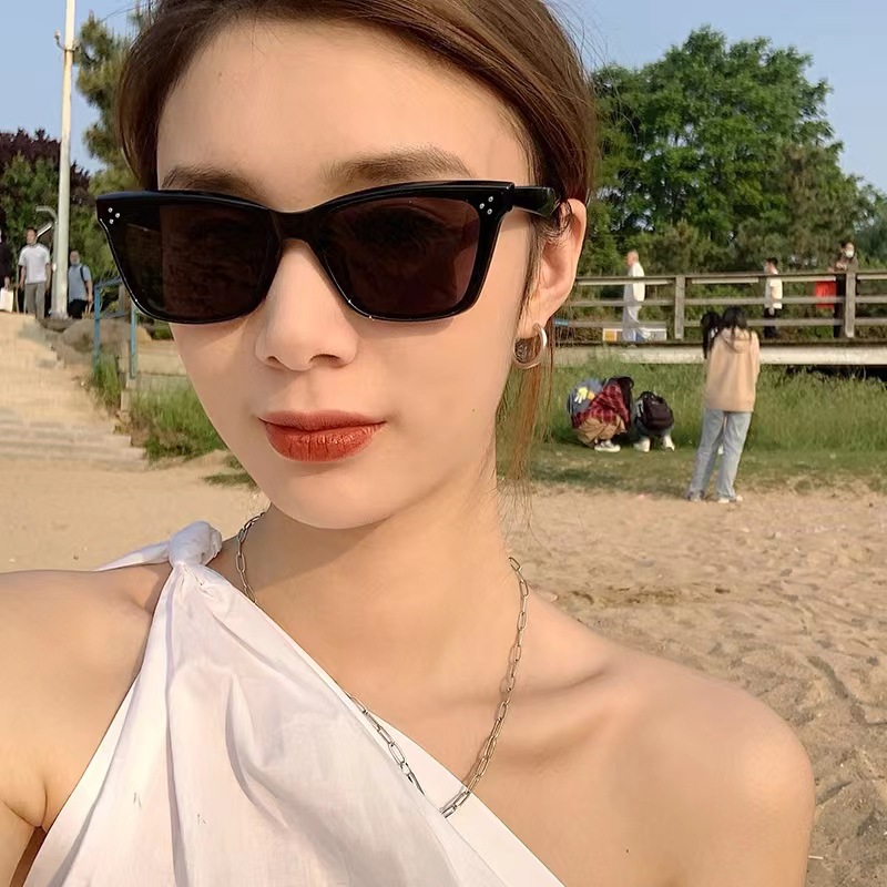 2022 nuevas gafas de sol de uñas beige gafas de sol retro de moda deportes al aire libre gafas de sol de protección UV 98076