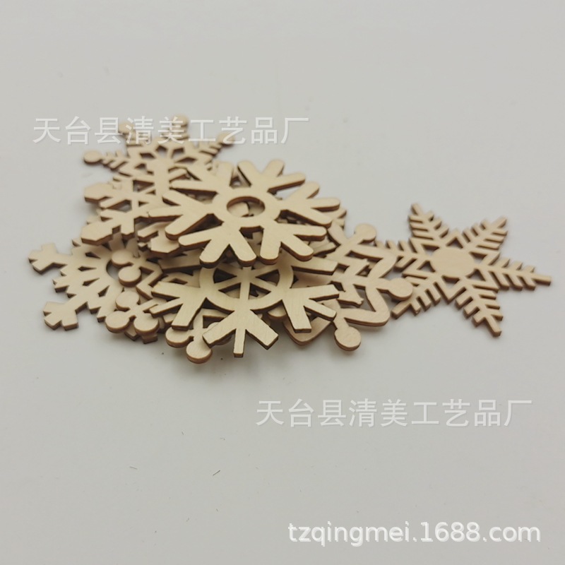 51mm10 creativo copo de nieve de Navidad pequeña pieza de madera mezclada de madera DIY colgante hueco decoración simple 10 pc/paquete