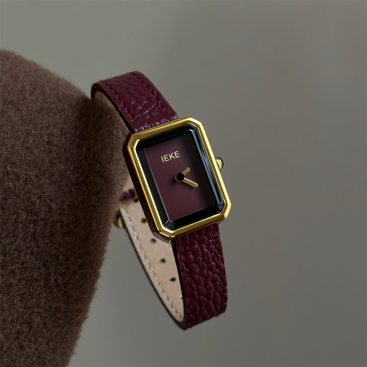 IEKEクロスボーダー小衆安可拉紅中古腕時計女性モデル個性軽豪華小型文字盤生放送プライベート女性時計