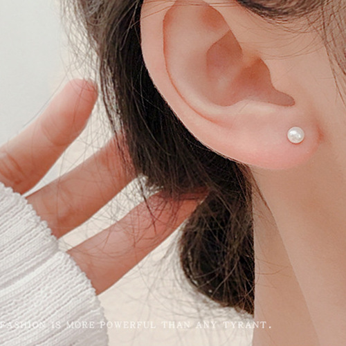 Japanese and Korean minimalist style earrings, navy bean ear jewelry accessories, elegant and noble earrings, minimalist white pearl earrings