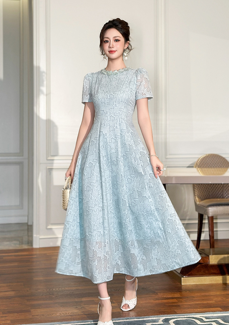 Váy maxi nữ thắt eo cổ tròn đính kim cương tay ngắn — trời xanh chi tiết 5