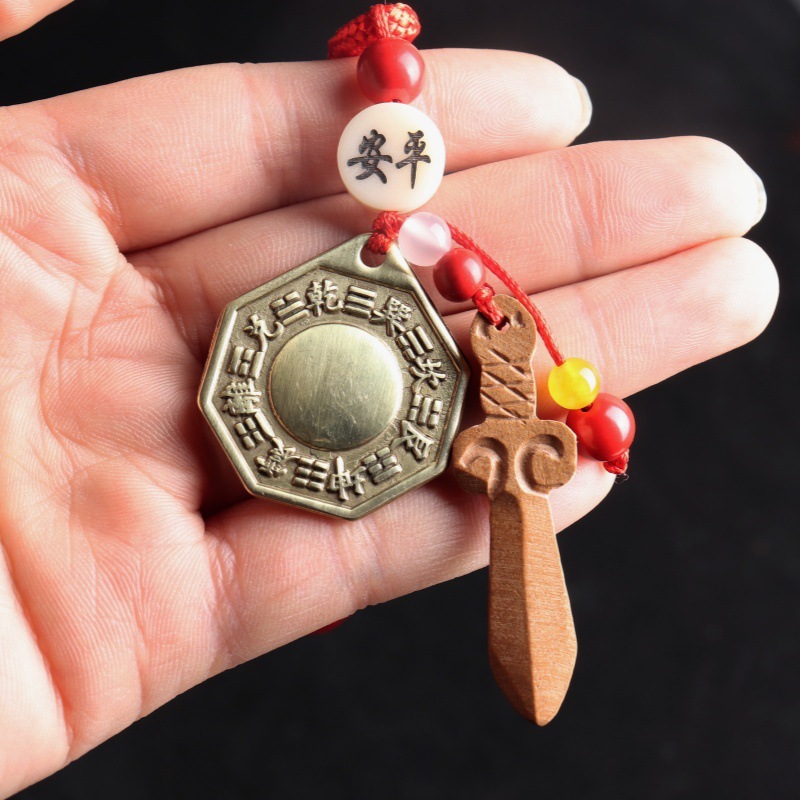 오래된 복숭아 나무 검 팔괘