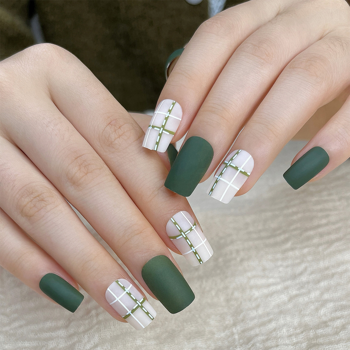 Uña corta de vestir otoño y invierno blanco verde tablero de ajedrez rectangular pieza de uñas falsas desmontable