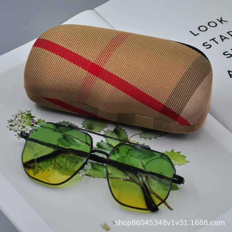 Glasses Storage Box, High-End Fashionable Plaid Glasses Case for Men and Women, Suitable for Prescription and Sunglasses, Pressure-Resistant Glasses Storage Box, High-End Fashionable Plaid Glasses Case for Men and Women, Suitable for Prescription and Sunglasses, Pressure-Resistant