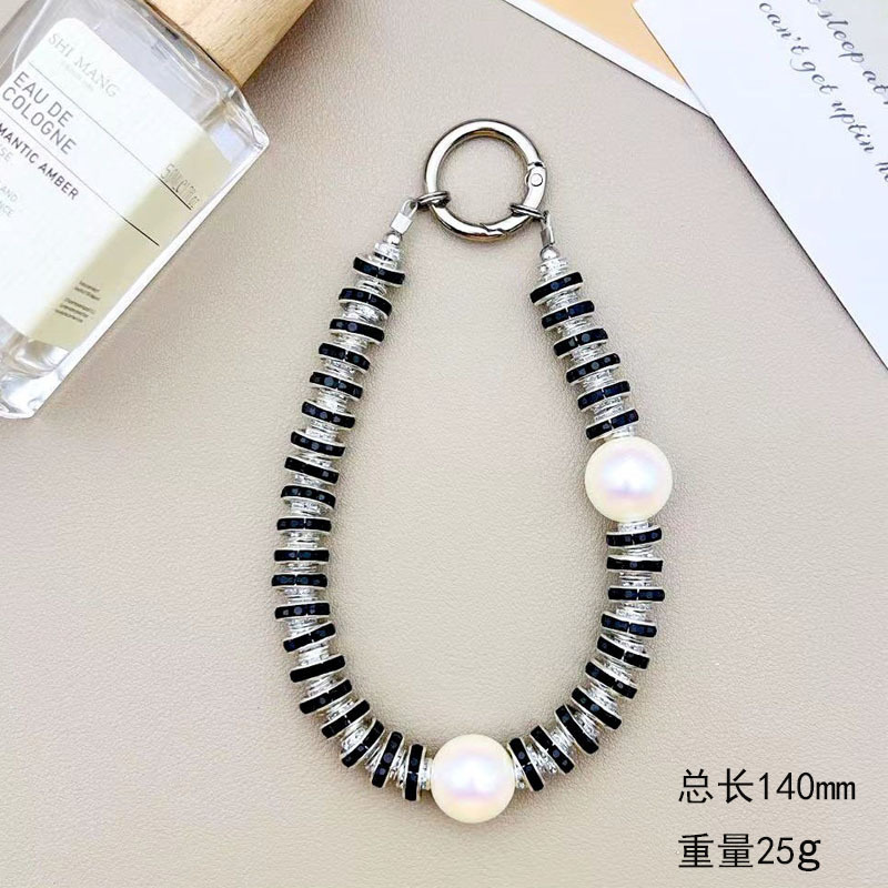 다이아몬드와 진주가 박힌 휴대폰 체인(블랙)