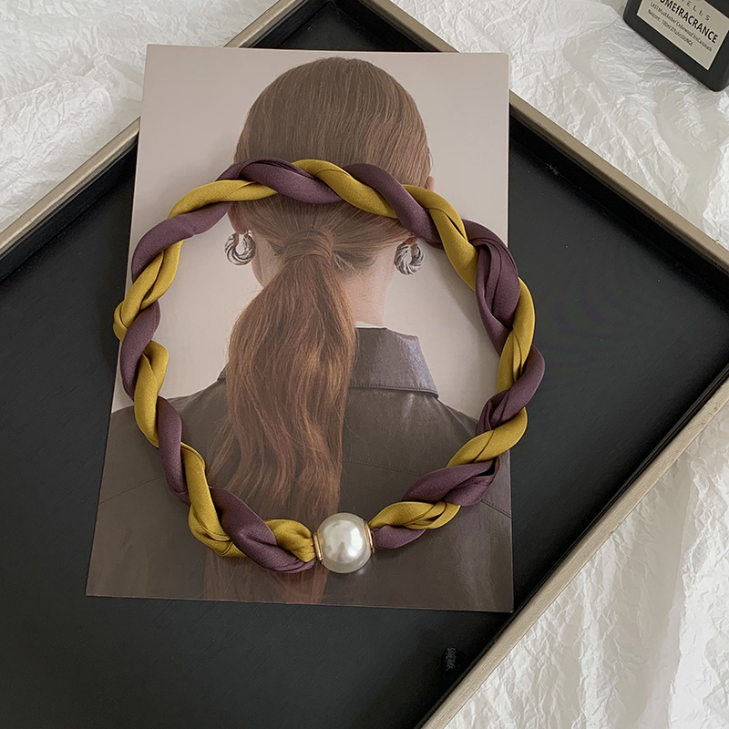 Pañuelo de seda con collar de perlas tortas Primavera y verano Nuevos productos Temperamento de moda Decoración multifuncional Pañuelo de seda con hebilla magnética para mujer