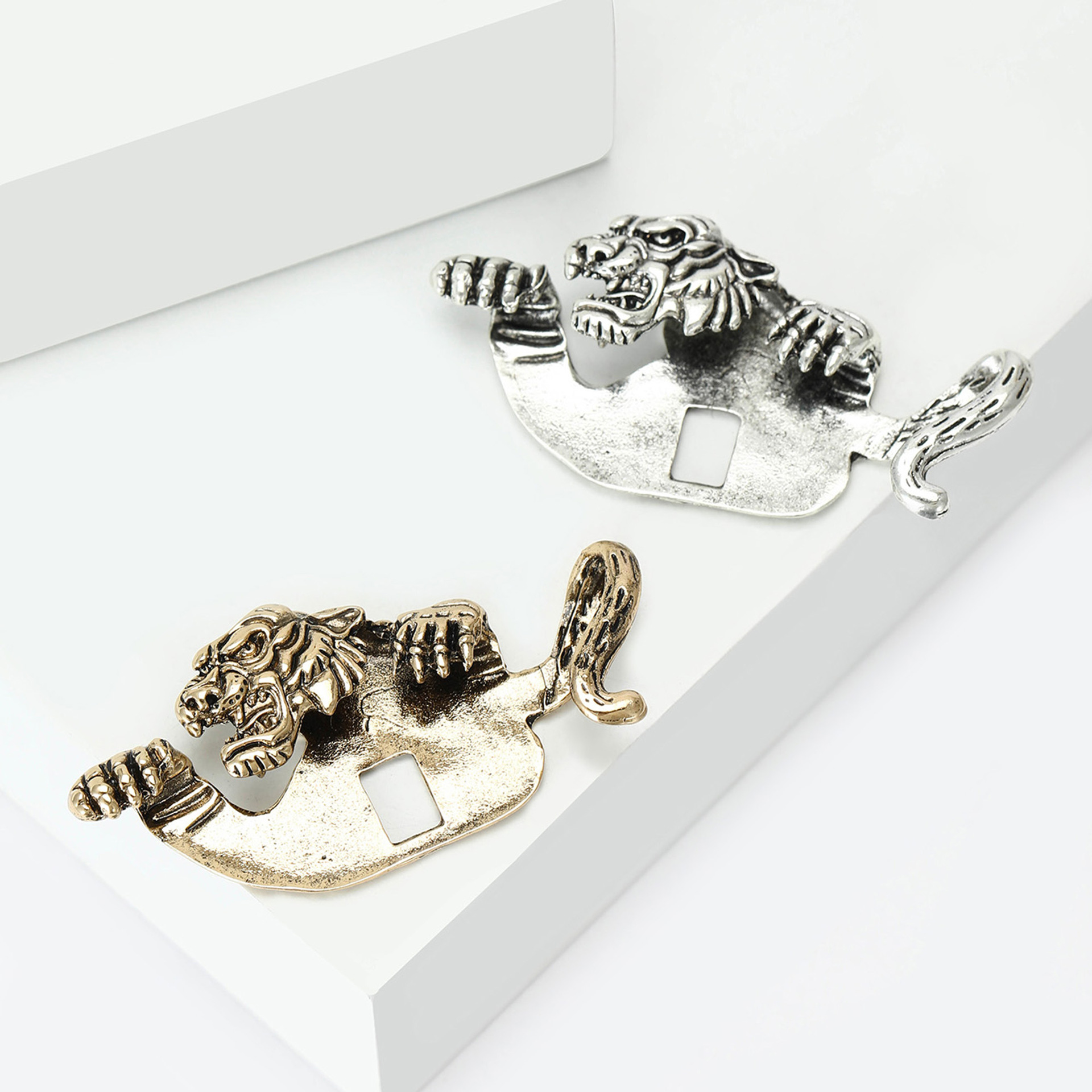 New Vintage-Style Bold Alloy Enamel Tiger Brooch, Creative and Versatile Men's Suit Coat Lapel Pin Accessory