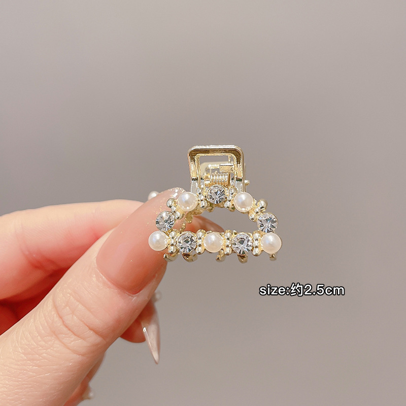 Pequeñas pinzas de cabello de perla temperamento feminino medio agarrado pinzas de cabello de borde pequeño adornamiento de cabeza de alto nivel no lastimar pinzas de cabello