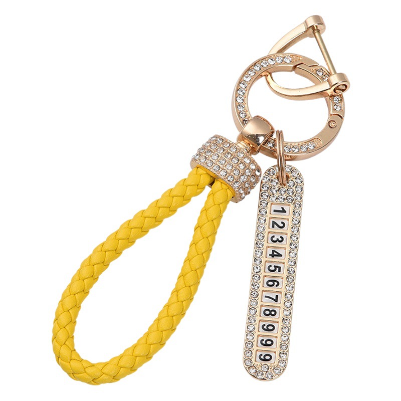Llavero del coche cadena roja neta femenina colgante hebilla diamante incrustado llavero anillo cordón número anti-perdido placa lindo