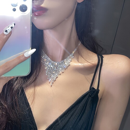 Super flash full diamond crystal tassel necklace for women water drops retro personality bridal diamond hollow light luxury collarbone chain necklace