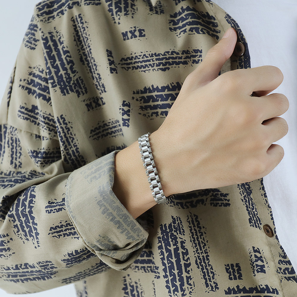 36g Weight Bracelets Classification Business, Travel Occasion Titanium Steel Material Geometric Pattern Men'S Gender Stoving Varnish Design Gold, Black Color Stainless Steel Fashion Men's Watch Chain Bracelet Wholesale Jewelry Nihaojewelry 9