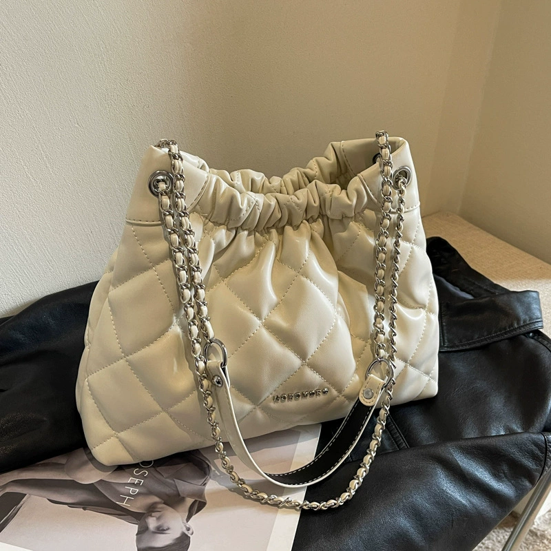 Емкая сумка через плечо с цепочным ремешком в стиле Chanel, модная цепная сумка, тренд сезона, 4 цвета