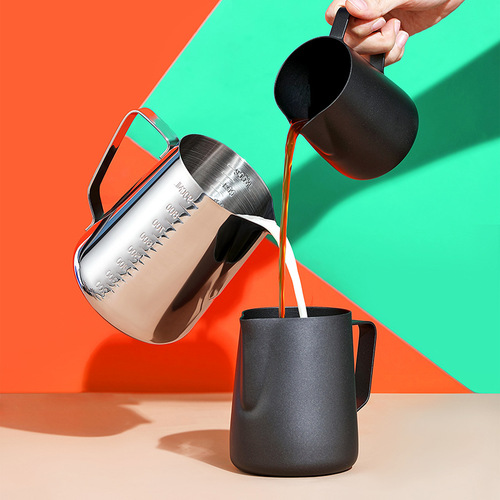 Stainless steel latte art cup, coffee tipped latte art pot, milk vat, milk foam cup, latte art vat, embossed, thickened artifact with lid