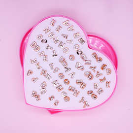 36对粉色桃心礼盒套装随机混款26个字母镶钻塑料耳钉可爱可爱风