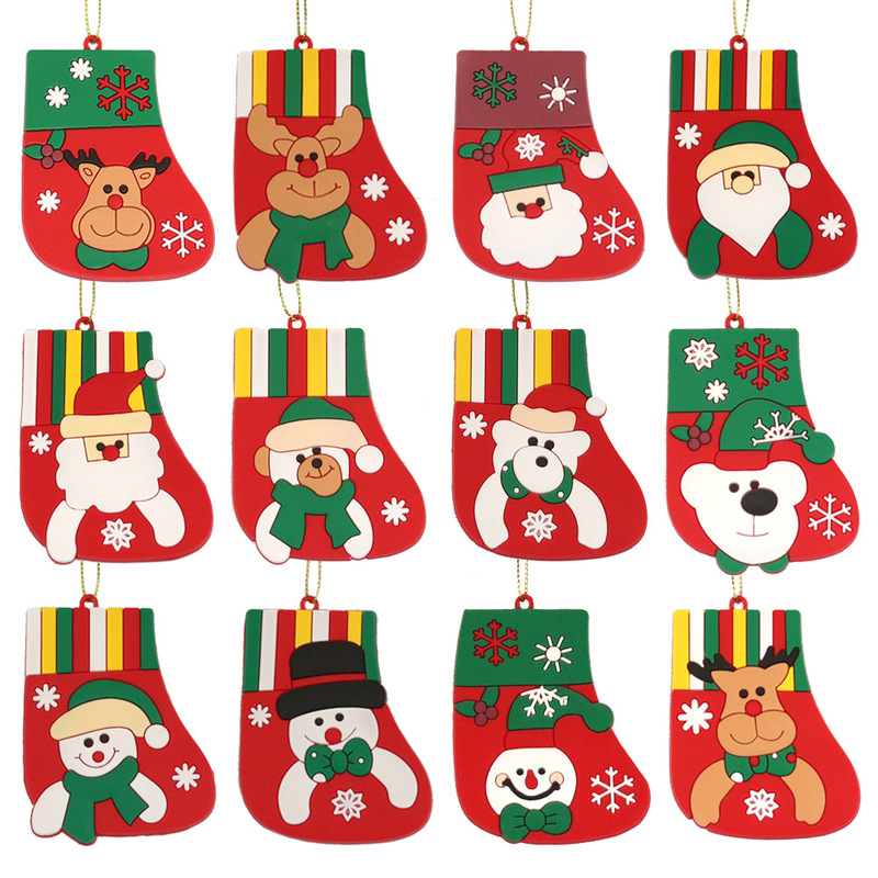 クリスマスツリーはクリスマスパーティーの装飾品を飾っている姜パイ人PVCはサンタクロース雪だるまを飾っている|undefined