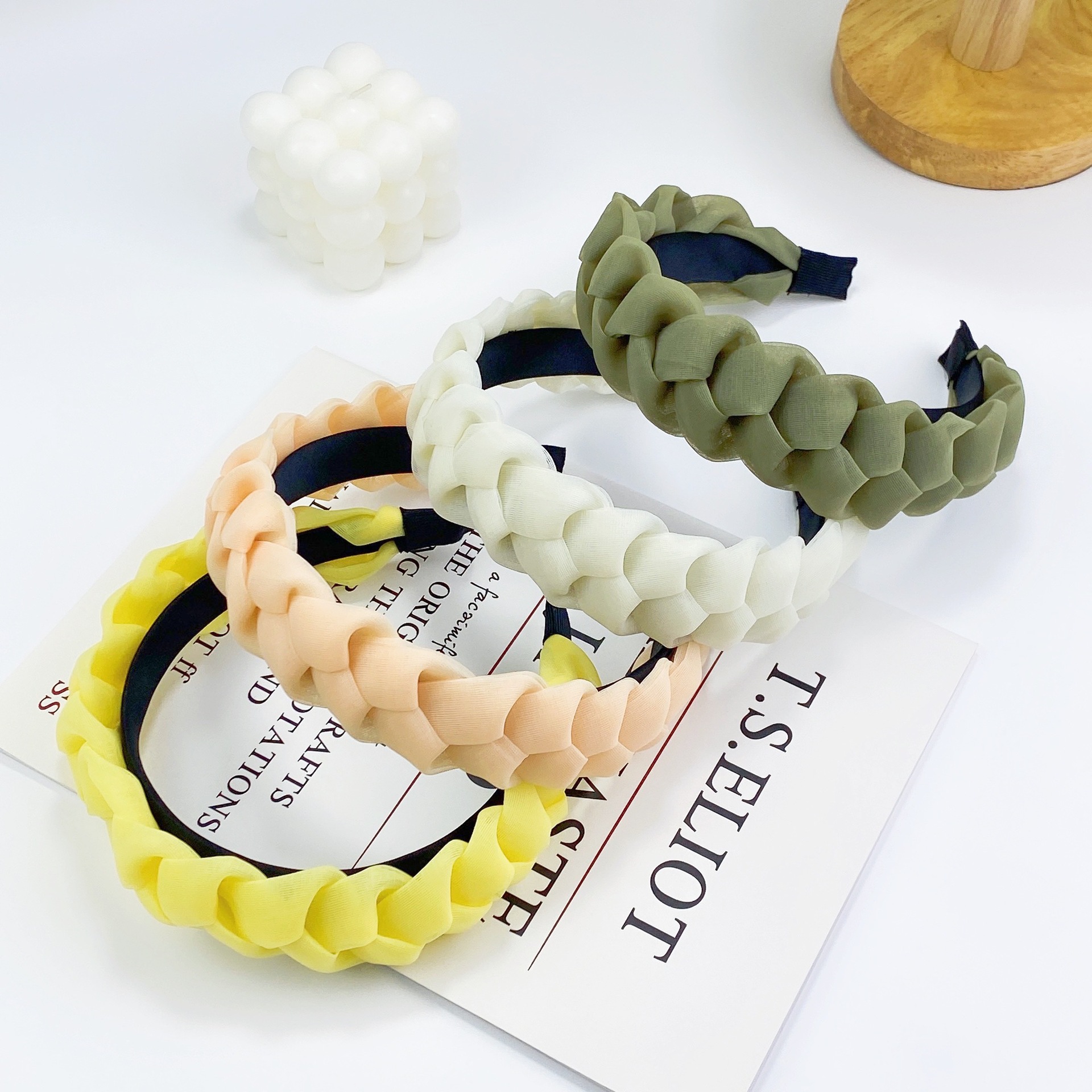 Wide-sided Weaving Retro Twist Hairband Wholesale 12pcs One Bag Jewelry Nihaojewelry display picture 1