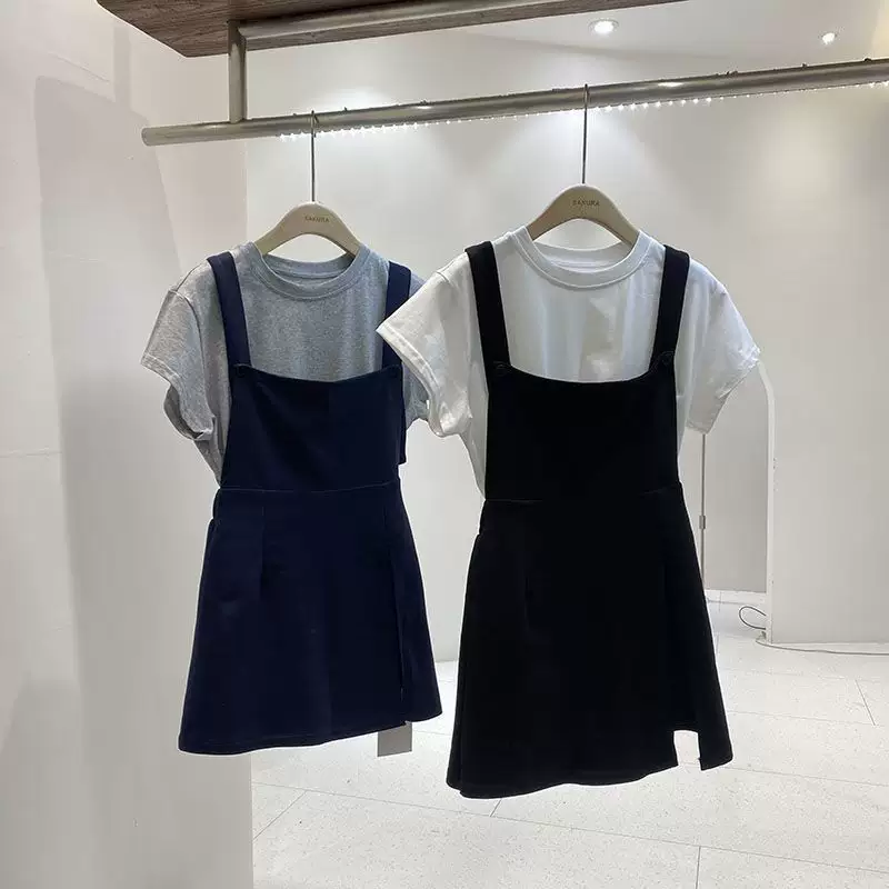 เสื้อยืดลำลองคอกลมแขนสั้นสำหรับผู้หญิง ชุดเดรสสายเอี๊ยมฤดูร้อน ชุดเดรสทรงเอ ชุดสองชิ้น ชุดเดรสสายเอี๊ยมสำหรับสาวตัวเล็ก