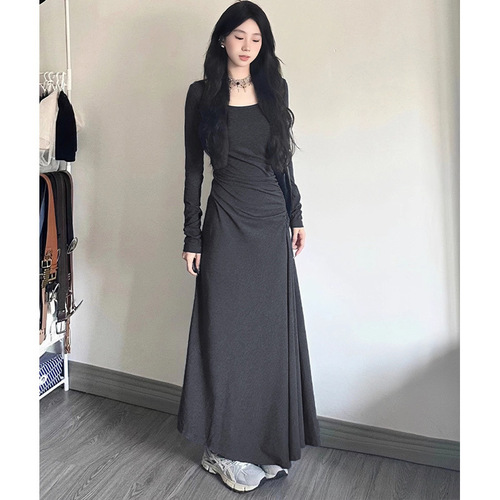Elegant French-style fitted long-sleeve layered dress for women—2025 autumn collection, waist-defined and slimming, below-the-knee base layer.