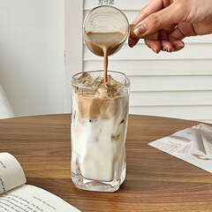 不規則なツイストカップ風家庭用アイスアメリカンコーヒーカップラテカップガラスカップネットレッド飲料カップ卸売り