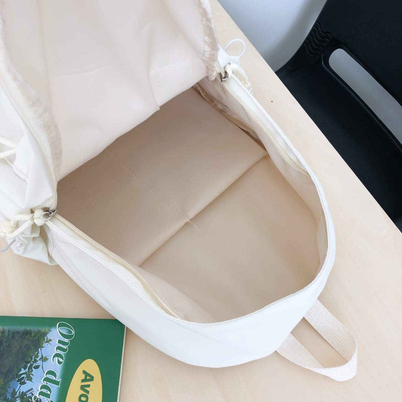 Al por mayor nueva pequeña mochila fresca color caramelo simple de gran capacidad mochila de estudiantes mochila de viaje de ocio