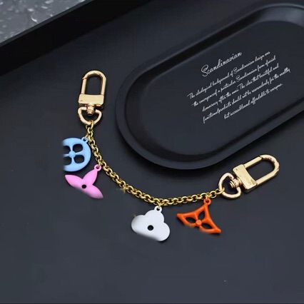 Cross-border accessories: Strawberry bag charm, bicycle heart-shaped keychain, bag chain, titanium steel keychain, four-leaf clover Cross-border accessories: Strawberry bag charm, bicycle heart-shaped keychain, bag chain, titanium steel keychain, four-leaf clover