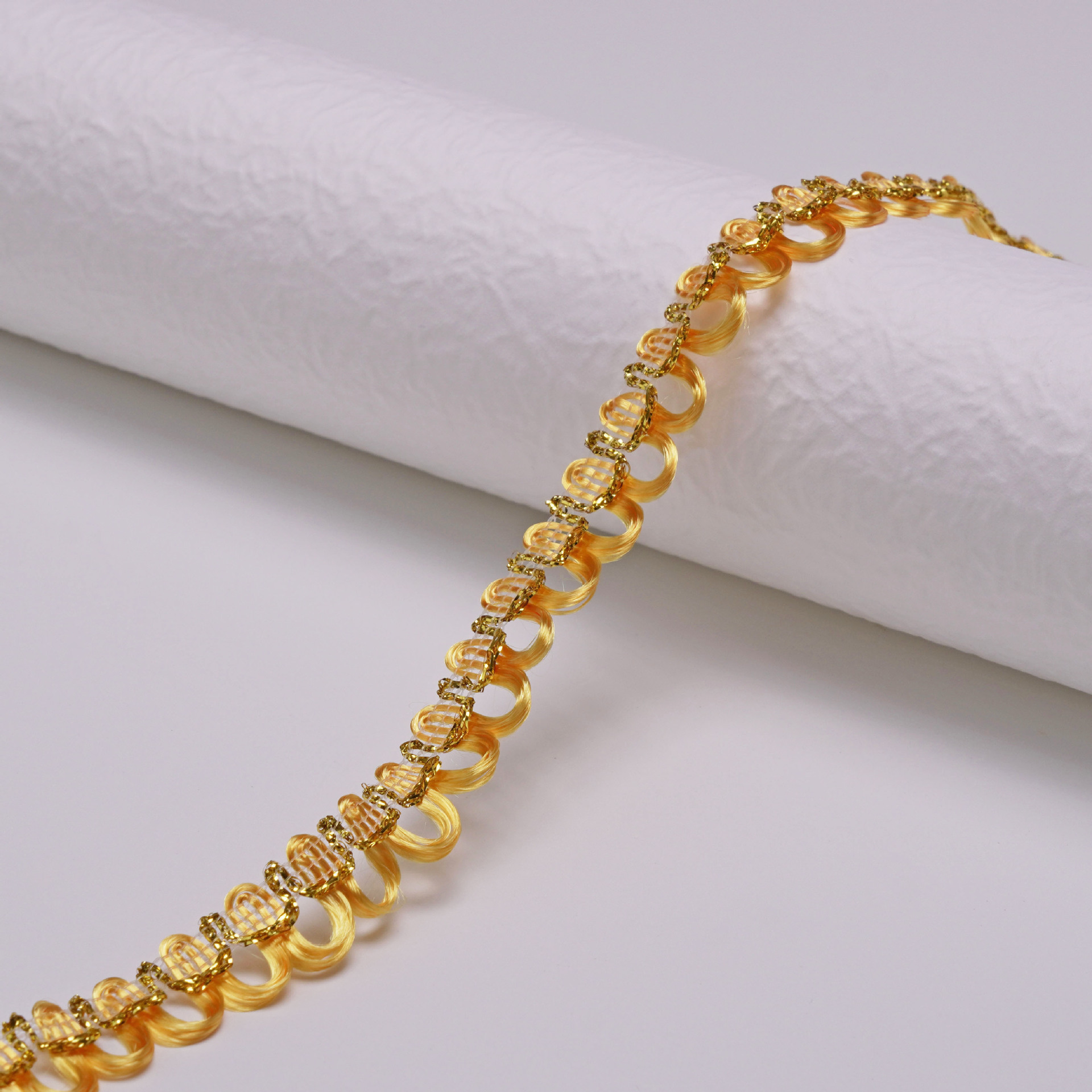 Suministro de stock directo de fábrica de 1cm de color dorado y plateado borde ondulado encaje ropa accesorios