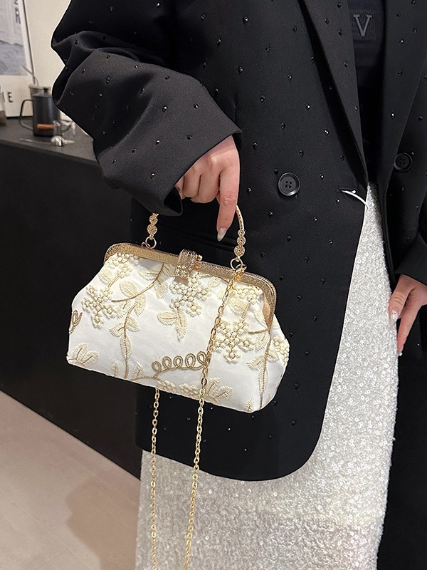 Bolso de mujer bordado tridimensional flor abrazadera bolsa conchas 2024 primavera nueva cadena de hombro bolso de hombro