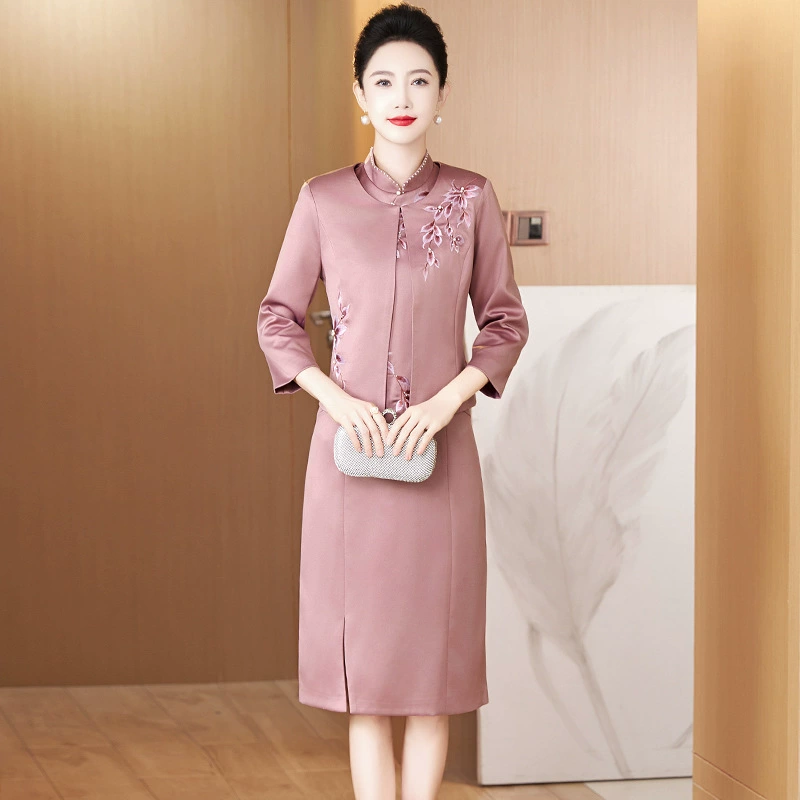 Весенний и осенний высококачественный чонсам покрывает талию, тонкая модная одежда мамы 2024 изысканно вышитый розовый молодой вечерний наряд