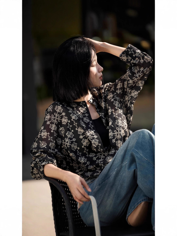 哥家商场同款女装2025秋季黑底印花通勤时髦长袖抽绳上衣衬衫|undefined
