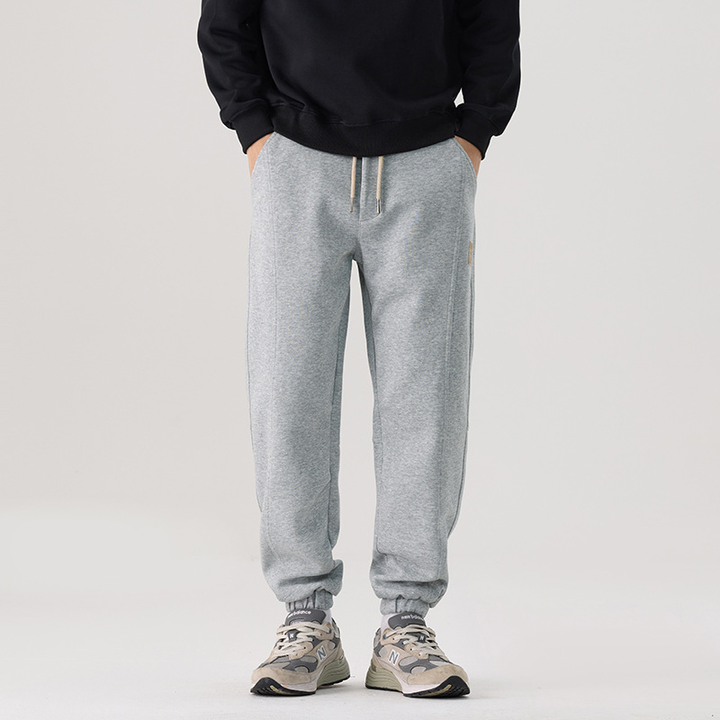 Mick Jones2025 caño hombre pantalones casuales sueltos versátiles estilo coreano de moda pantalones deportivos gris regular