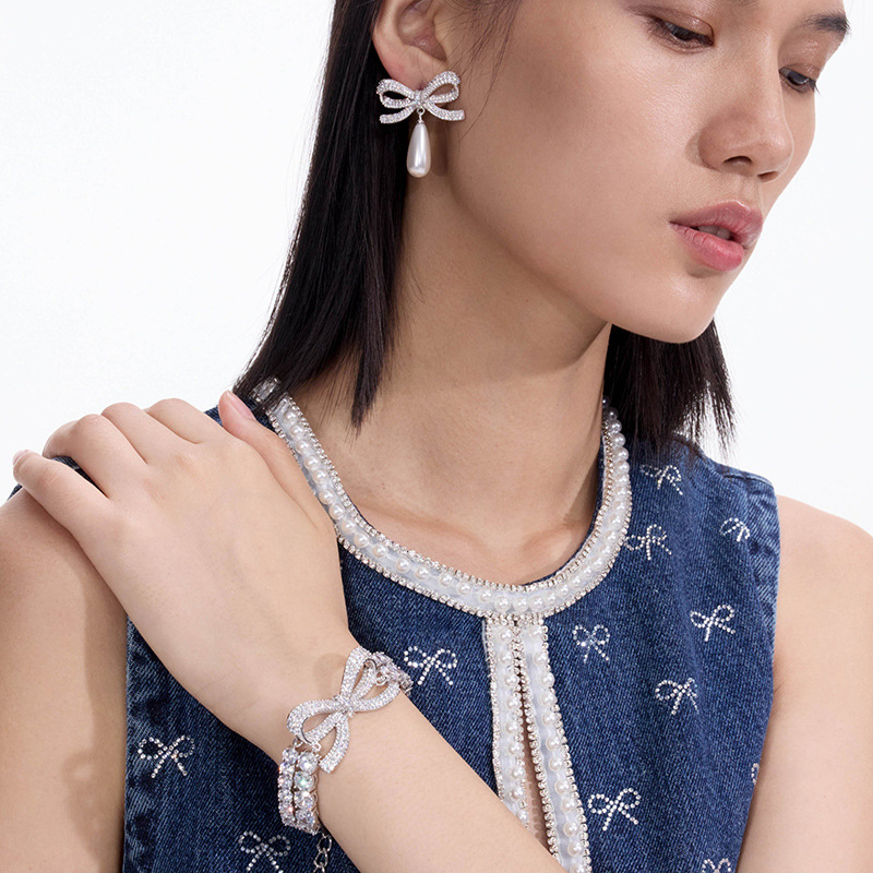 Europa y los Estados Unidos nuevos conjuntos de joyería de arco colgante de perlas pendientes de diamante accesorios de collar de joyería para mujeres