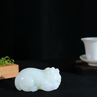 Jin Yu Tang Xinjiang Pixiu Collection of Heirloom Grade Products Hetian Jade White Jade Pixiu Handle with Fine and Oily Texture
