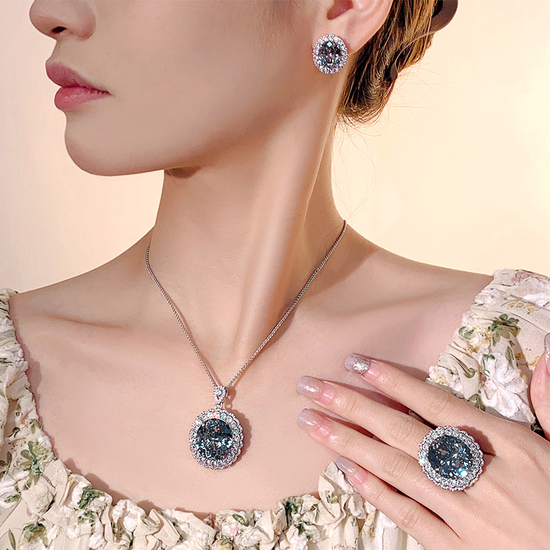 Elegant Pendant Necklace And Stud Earrings Set Gold Plated_voghion.com