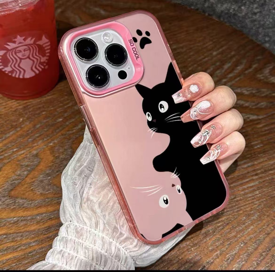 Cáscara plateada de color-rosa-cayó un gato