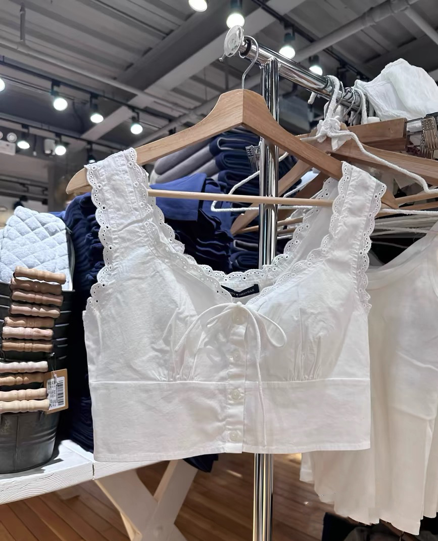 White lace short tank top