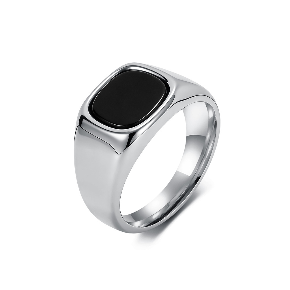 Minimalistischer Unisex-Ring mit quadratischem, schwarzem Edelstein aus Titanstahl. Elegante, farbechte Oberfläche. Cooler Stil._voghion.com