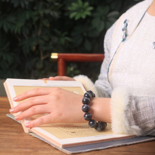 Jin Yu Tang Xinjiang Hetian jade black and white is a natural ink painting Xinjiang Hetian jade blue and white bracelet
