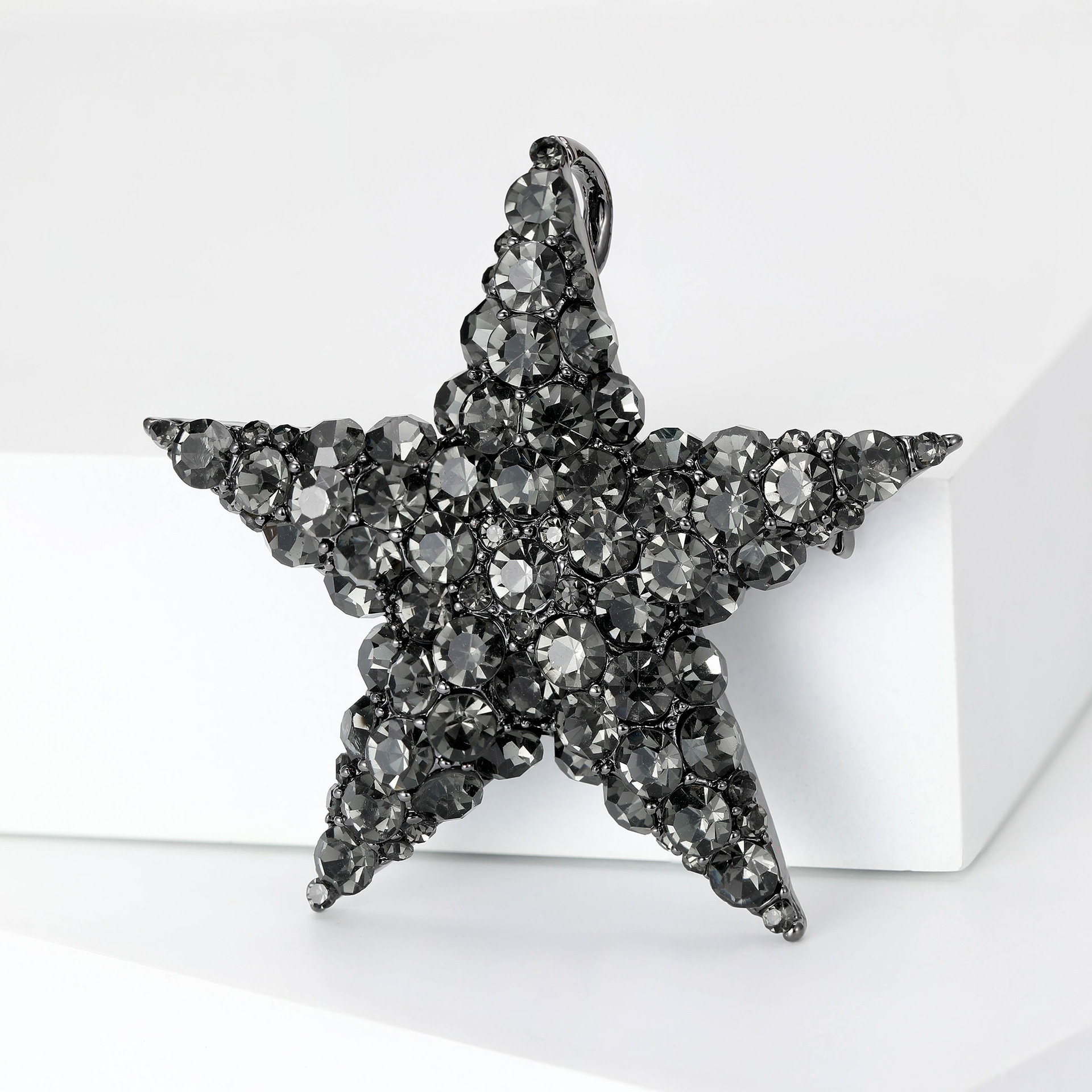 Lady Pentagram Alloy Inlay Artificial Diamond Women's Brooches display picture 14