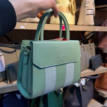HandbagsŮʿ������r�п�؛Դ���lBags wholesale�������l