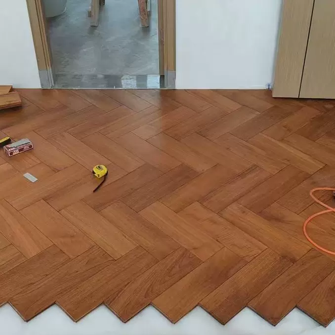 缅甸柚木纯实木地板厂家直营稳定性好耐磨环保木腊油品质一流人字