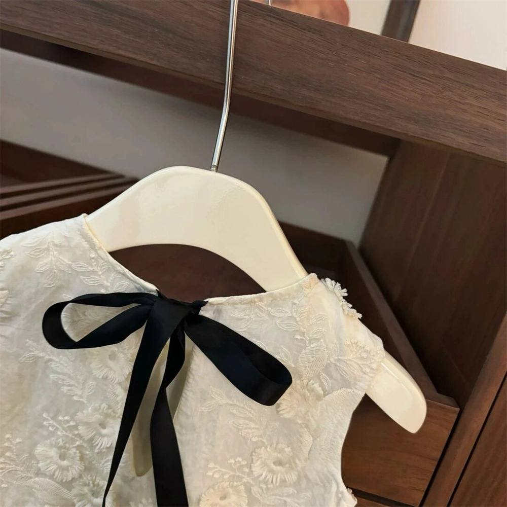 ¡Chao Feng Qi es hermoso! Bebés pesados nuevos chinos de verano alta sensación chaleco bordado falda de princesa