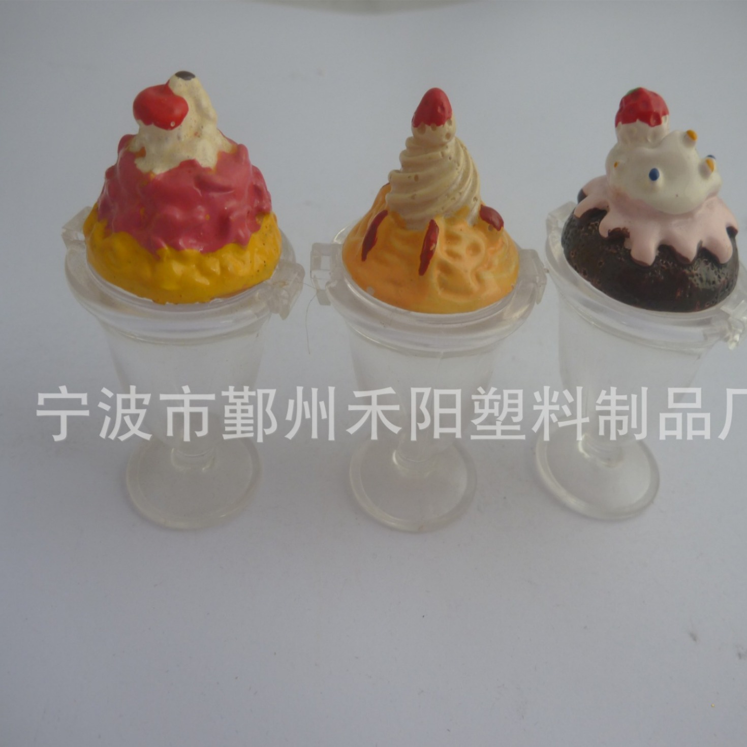 工厂直销批发化妆品儿童公仔包材酒杯唇彩唇膏塑料瓶圣代杯唇彩瓶