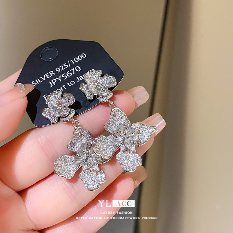 シルバー針ライト高級スタイルジルコン蝶の花のイヤリングヨーロッパとアメリカのファッション個性ニッチ気質ハイエンドイヤリング女性用|undefined